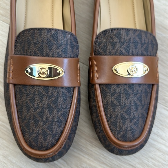 Michael Michael Kors Brown Flats and Loafers with Elegant Design NWOB - Picture 2 of 7